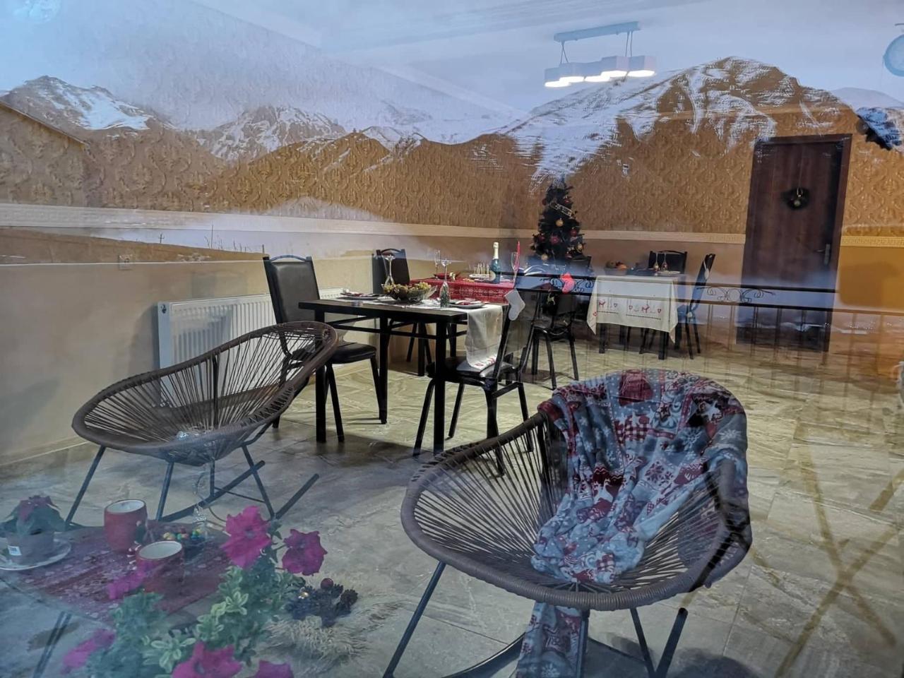 Nikolo Inn Kazbegi Exterior foto